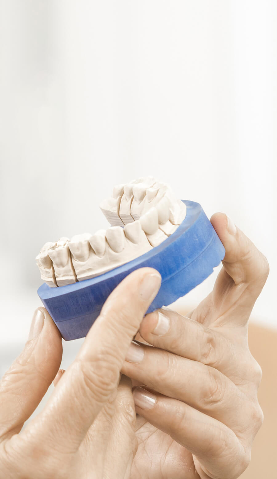Zahnärztin Neuss - Sarem-Aslani - ein Modell unserer Praxis